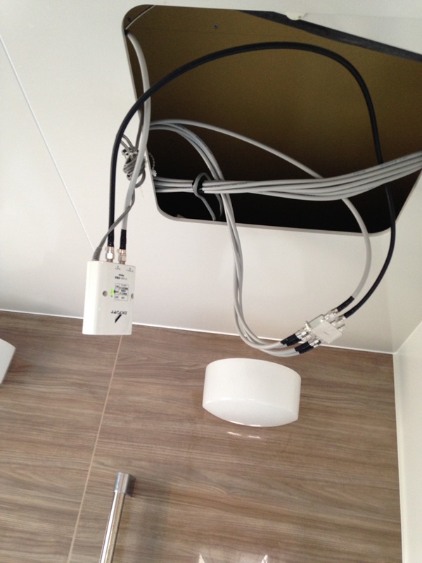 ユニットバス天井裏の配線