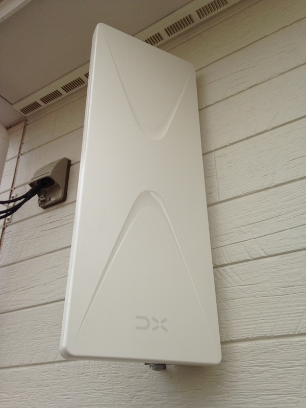 外壁と破風板に設置したデザインアンテナ