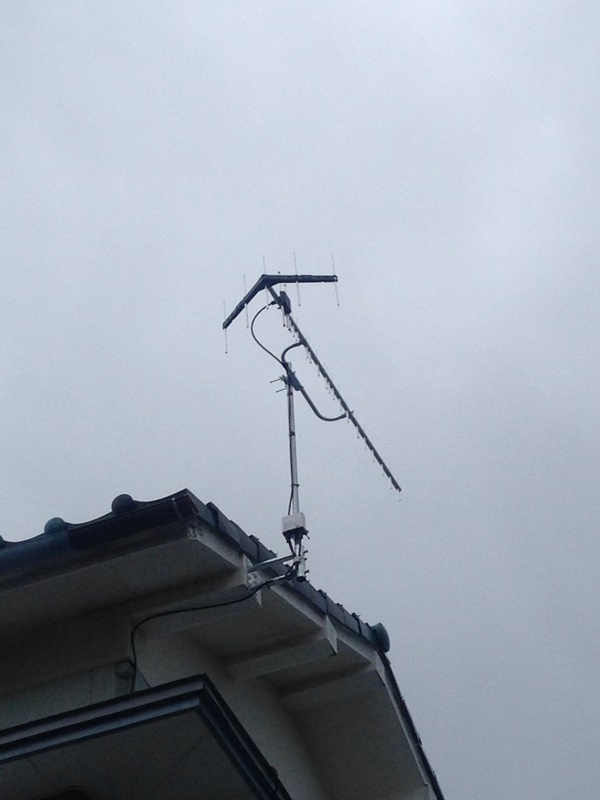 破風板に取り付けたUHFアンテナ