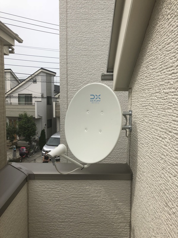 外壁に取り付けたBS/CSアンテナ