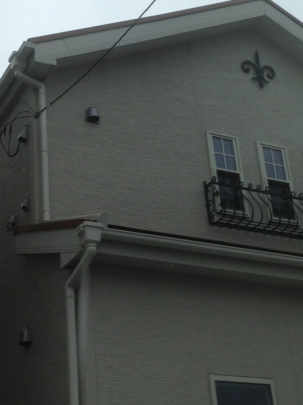 ☆千葉県柏市☆白のデザインアンテナを一軒家に設置！