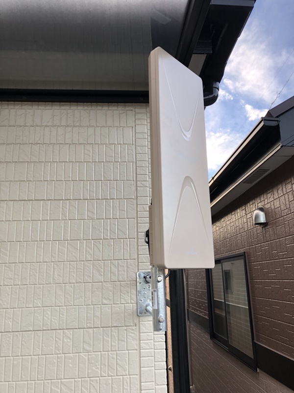 外壁に取り付けたデザインアンテナ