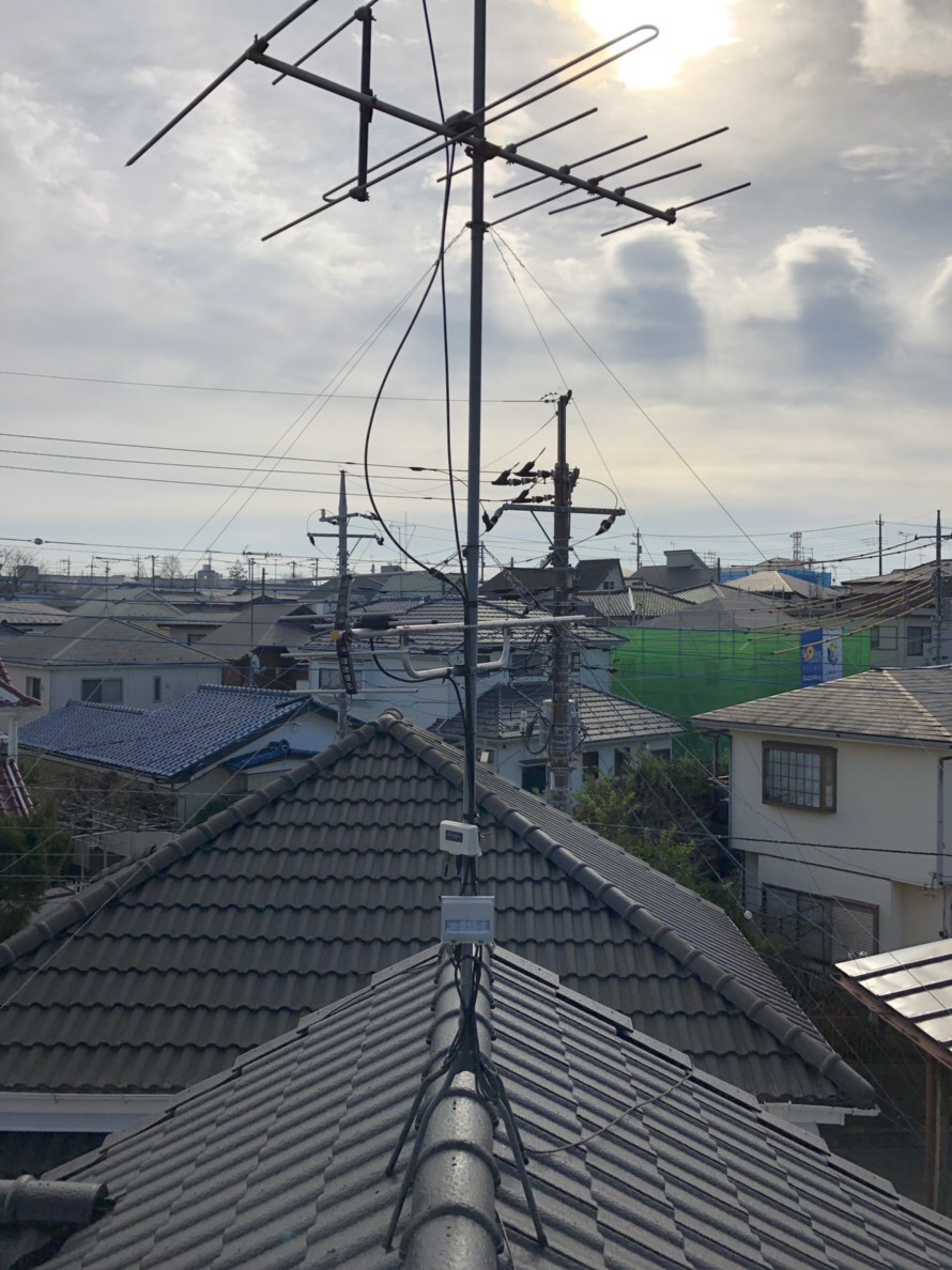 屋根上のVHFアンテナ