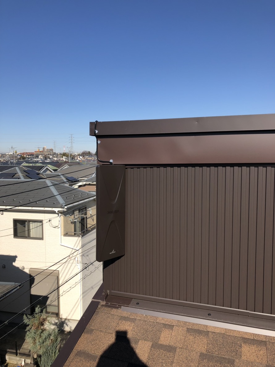 外壁に取り付けたデザインアンテナ