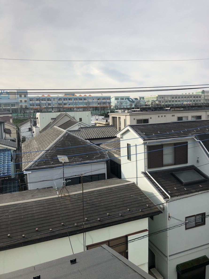 戸建住宅の屋根上からの風景