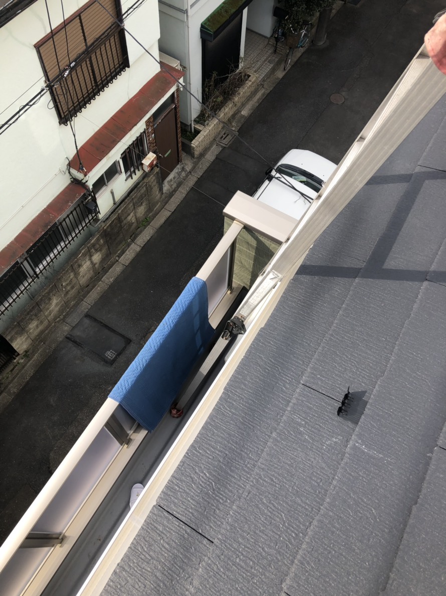 戸建住宅の屋根から見下ろした風景