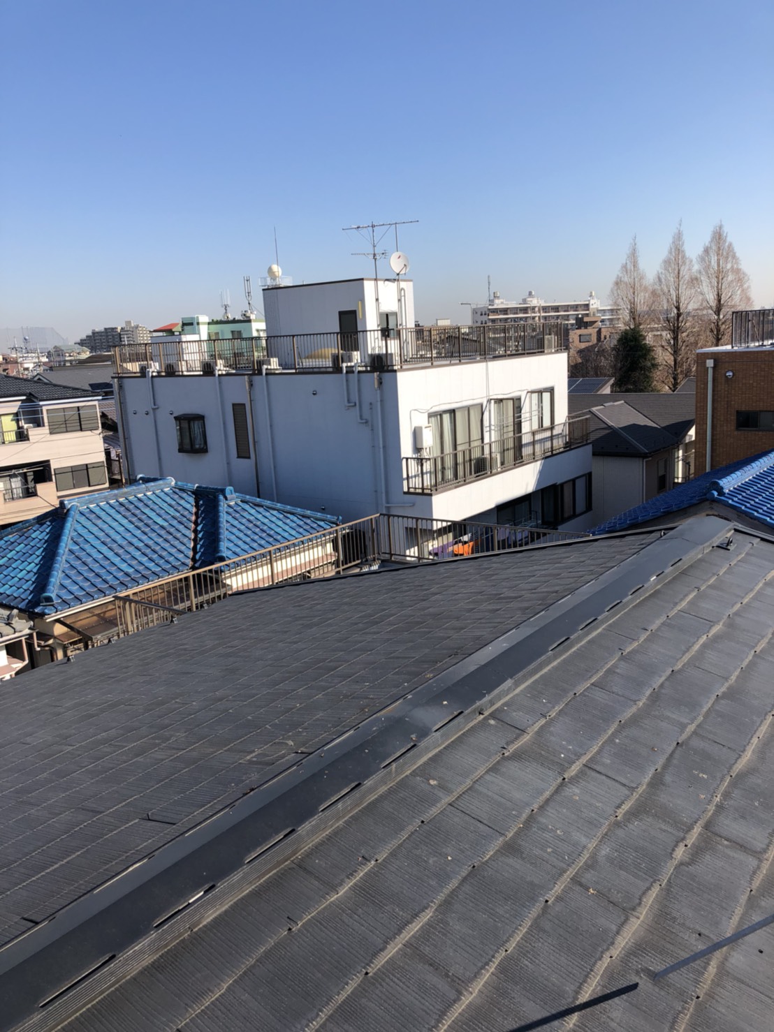 アンテナ撤去後の屋根上