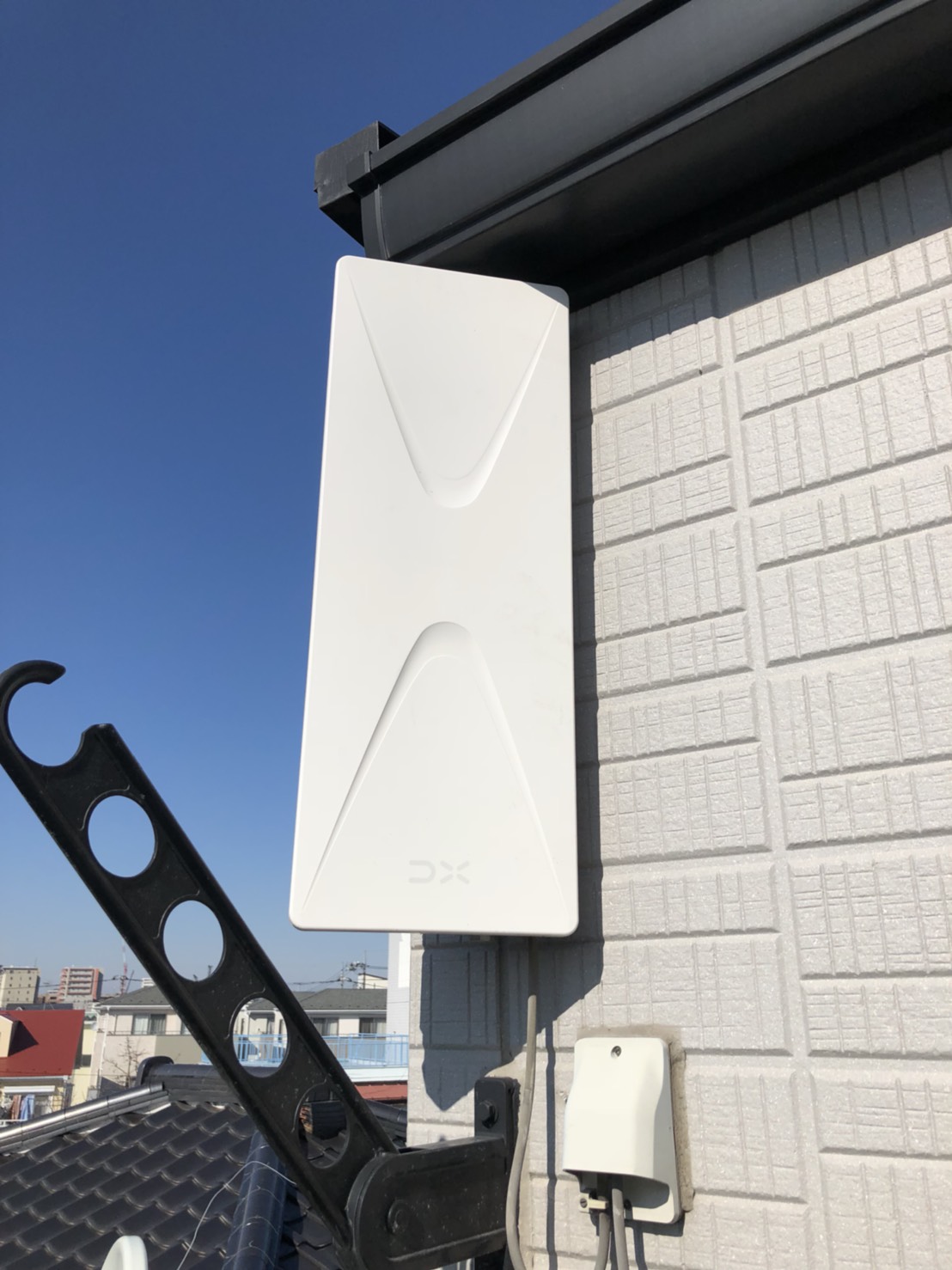 外壁に取り付けたデザインアンテナ