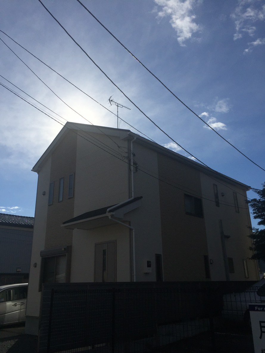 UHFアンテナを設置した戸建住宅