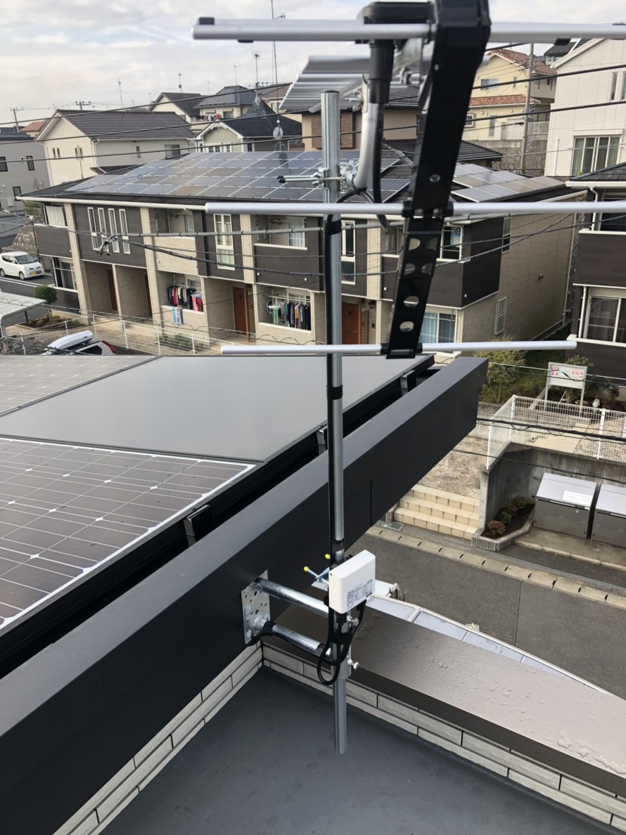 破風板に取り付けたUHFアンテナ