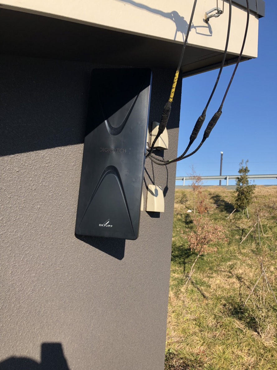 外壁に取り付けたデザインアンテナ