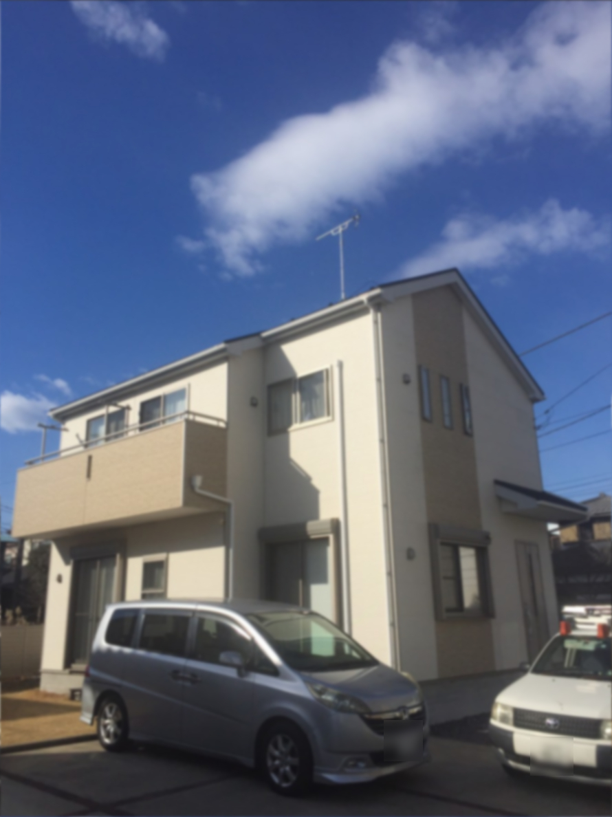 UHFアンテナを設置した戸建住宅