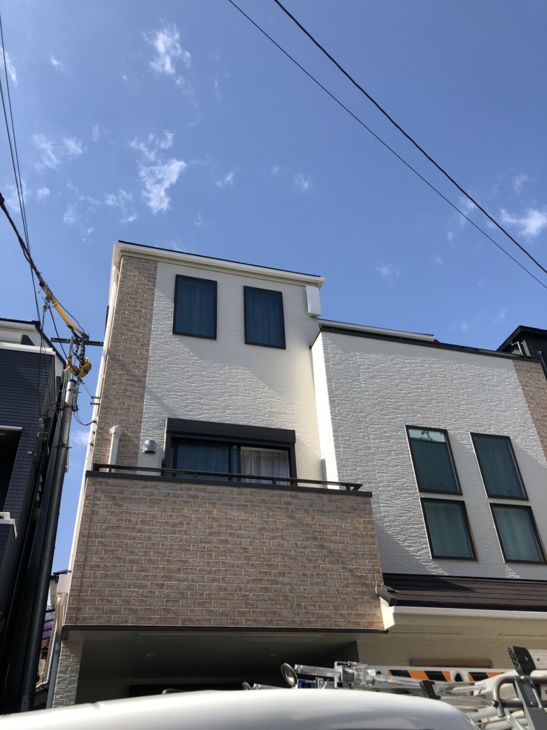 デザインアンテナを設置した戸建住宅