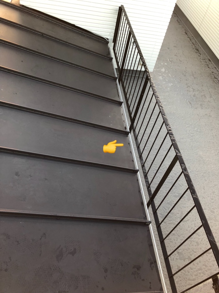 屋根上の手すり