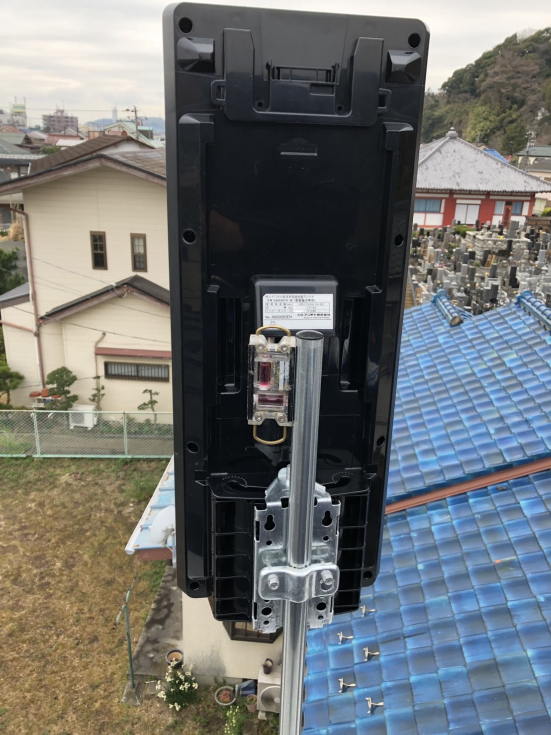 外壁に取り付けたデザインアンテナ