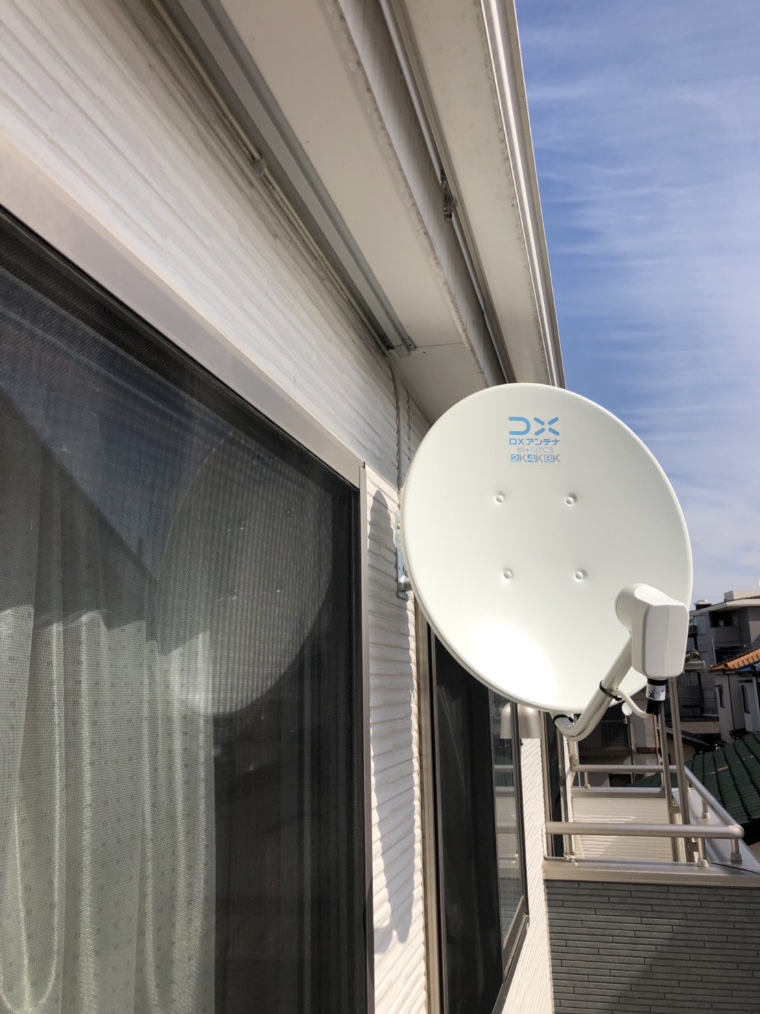 外壁に取り付けたBS/CSアンテナ