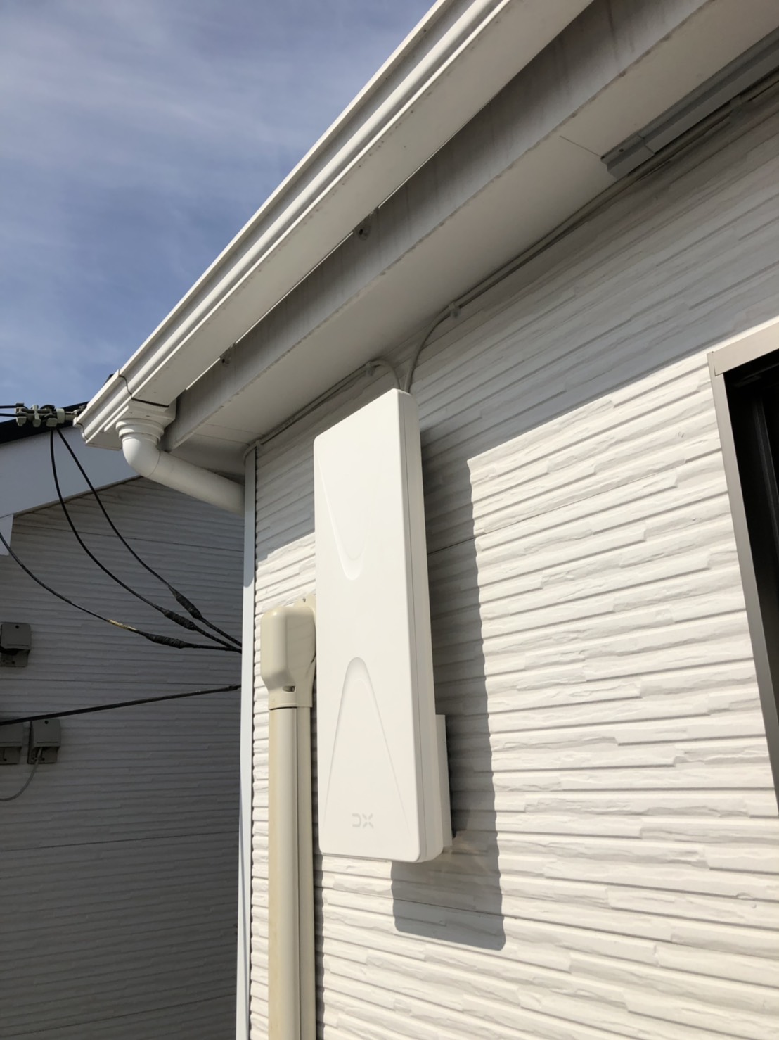 外壁に取り付けたデザインアンテナ