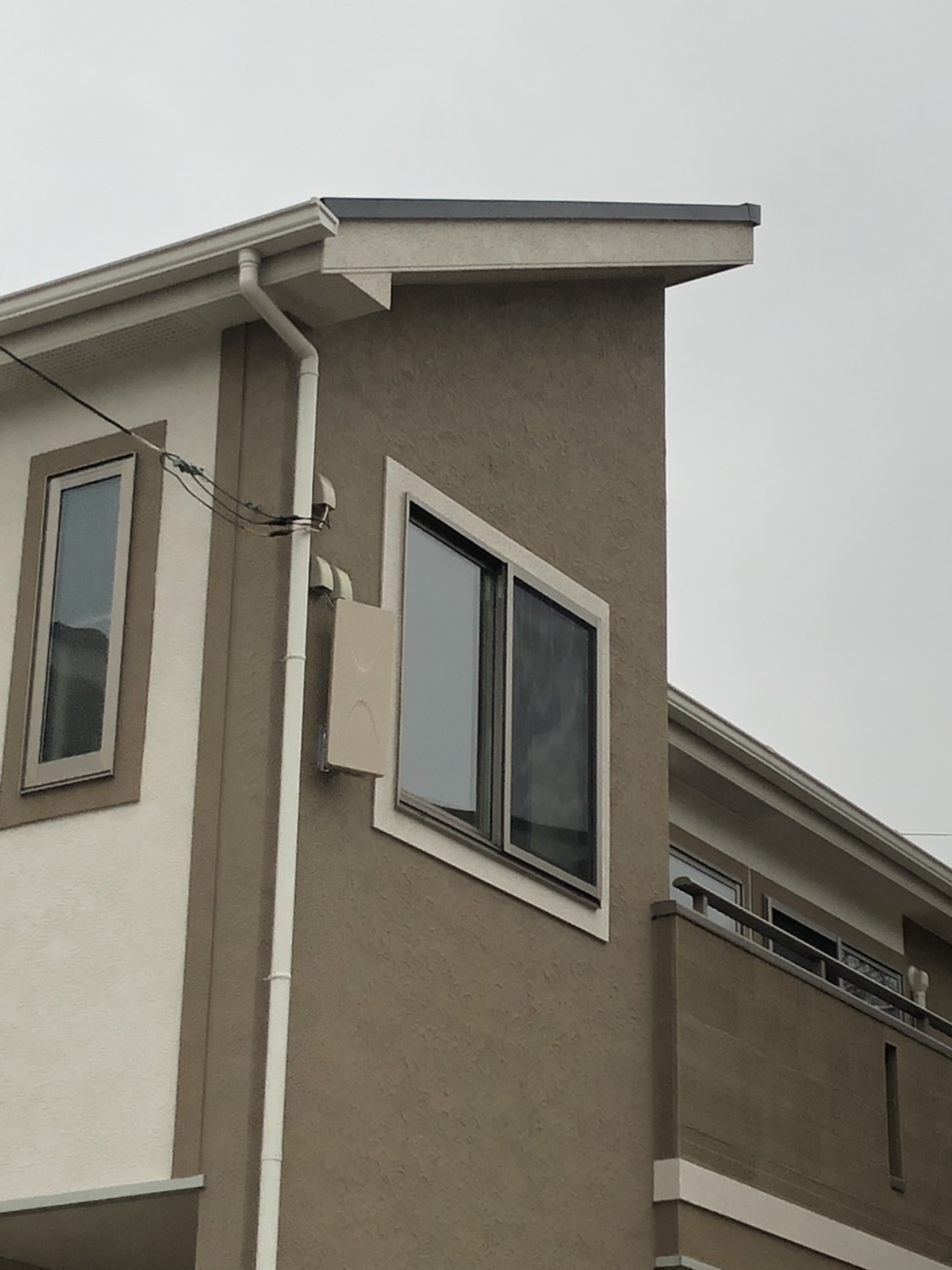 外壁に取り付けたデザインアンテナ