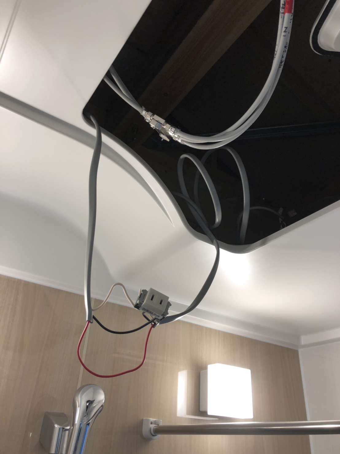 バスルームの天井の点検口