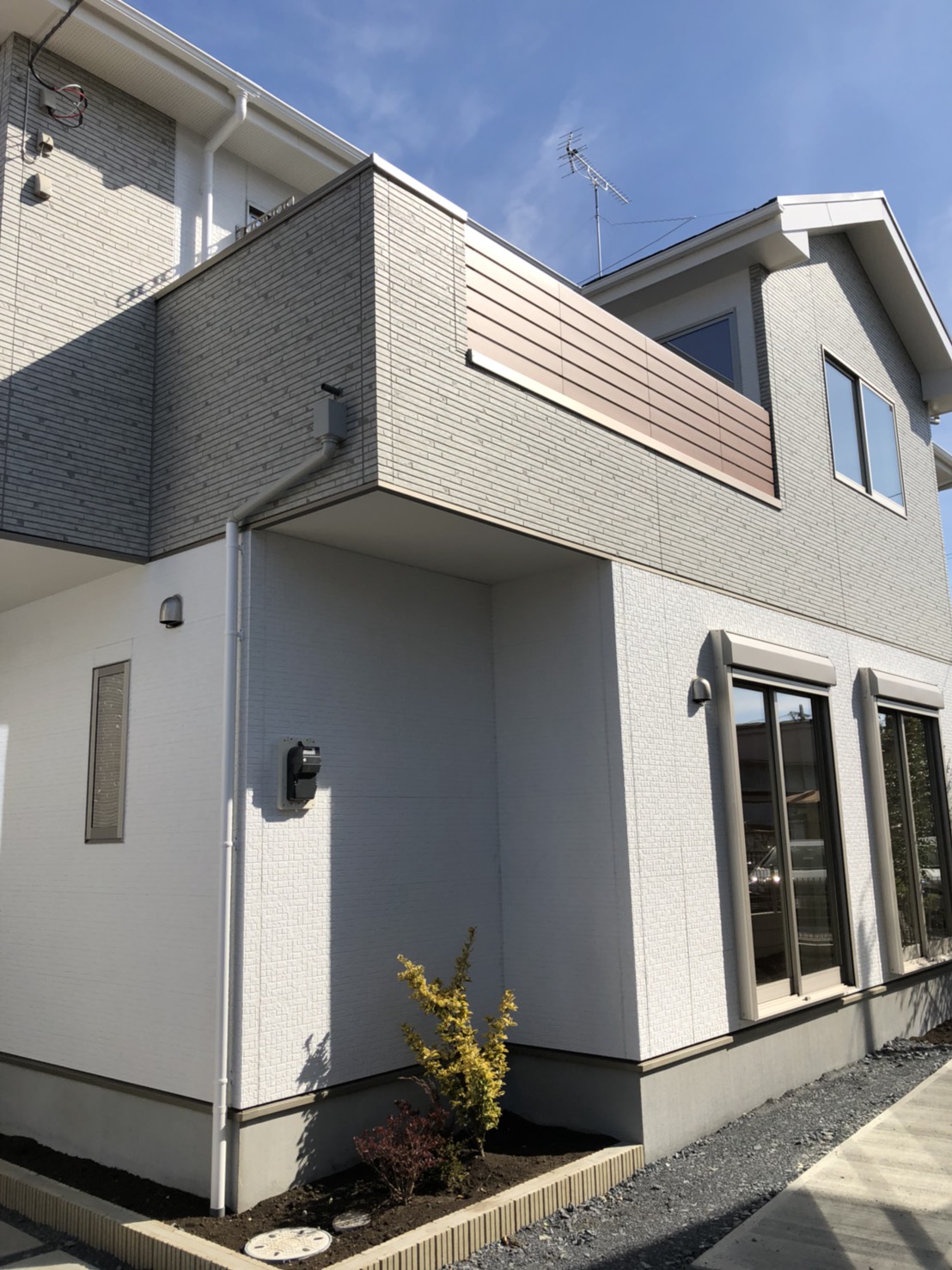 UHFアンテナを設置した戸建住宅