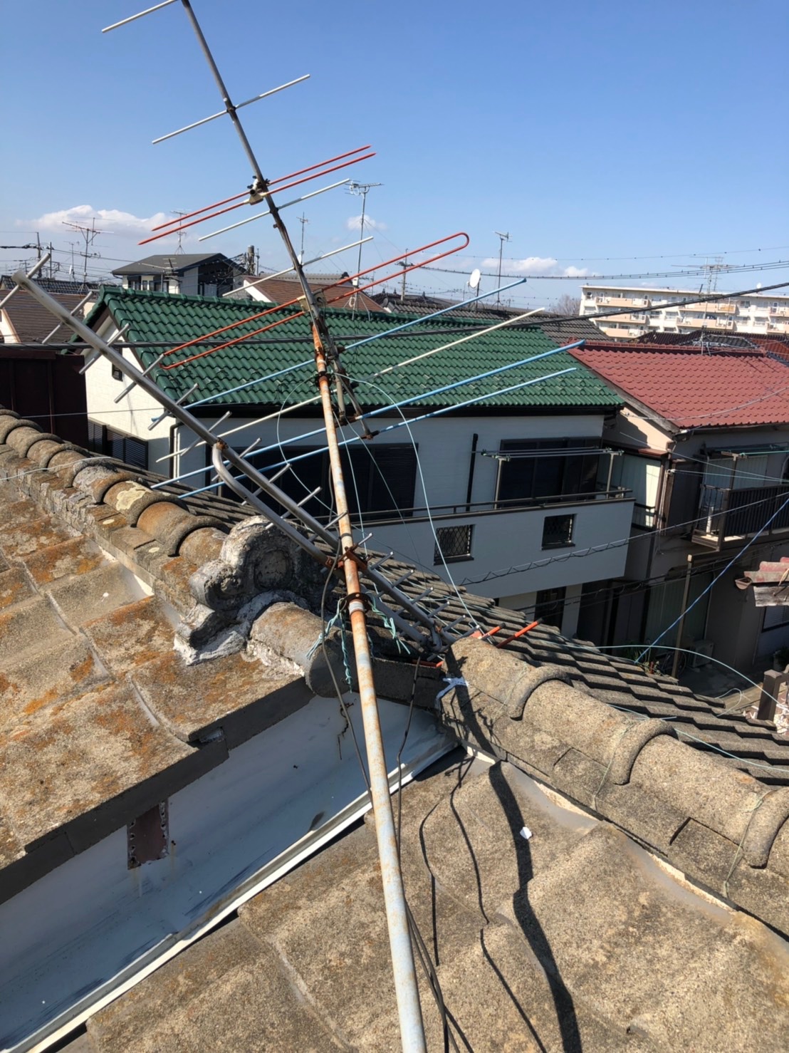 撤去したUHFアンテナとVHFアンテナ