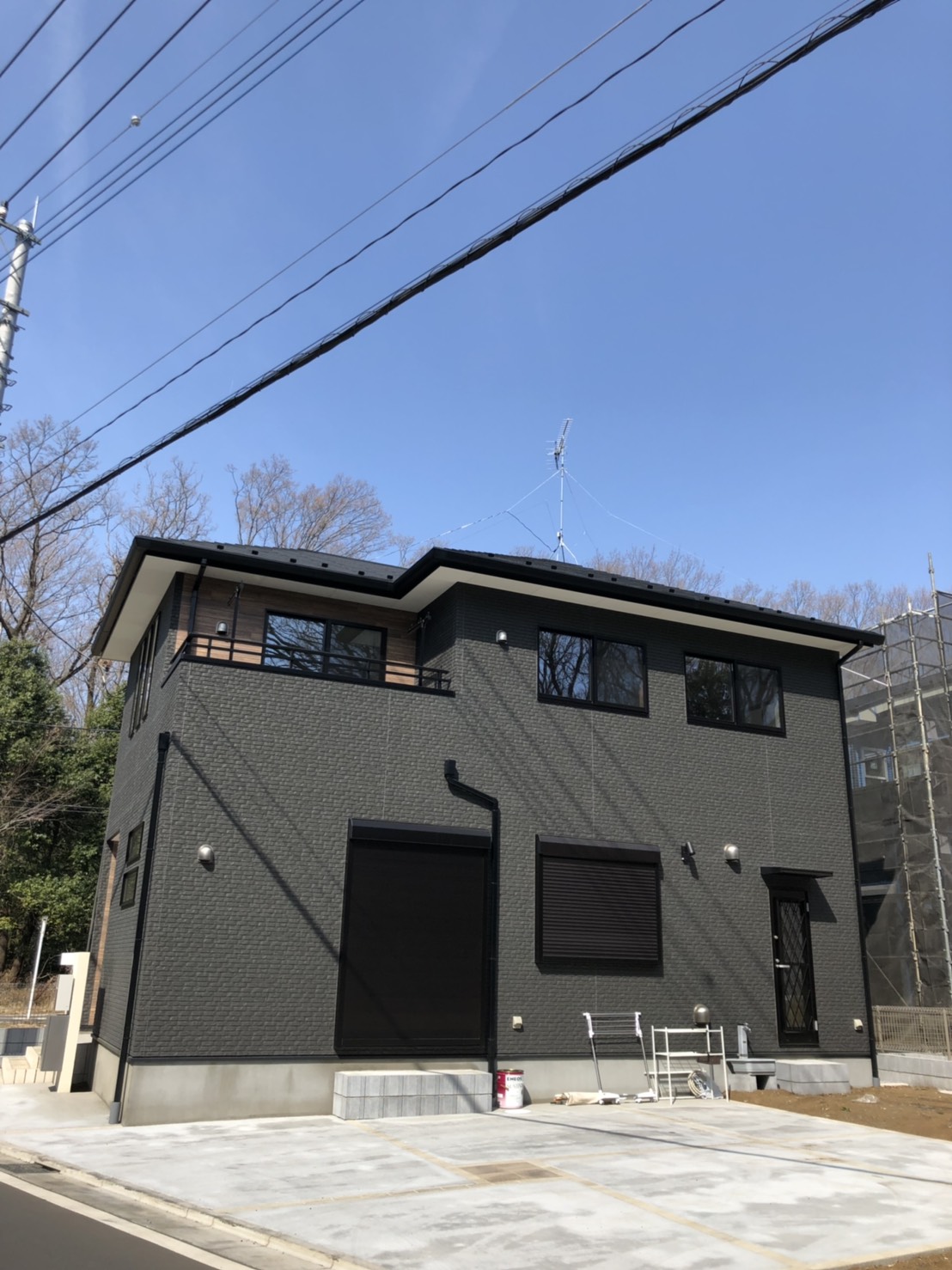 UHFアンテナを設置した戸建住宅