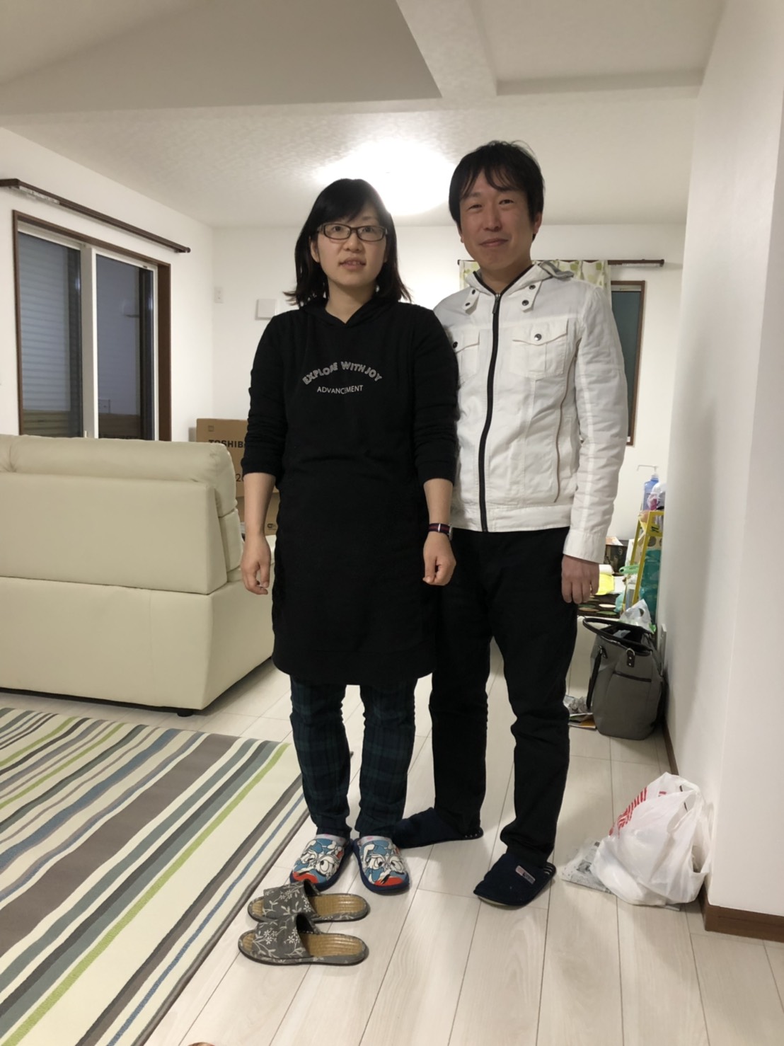 リビングの男女