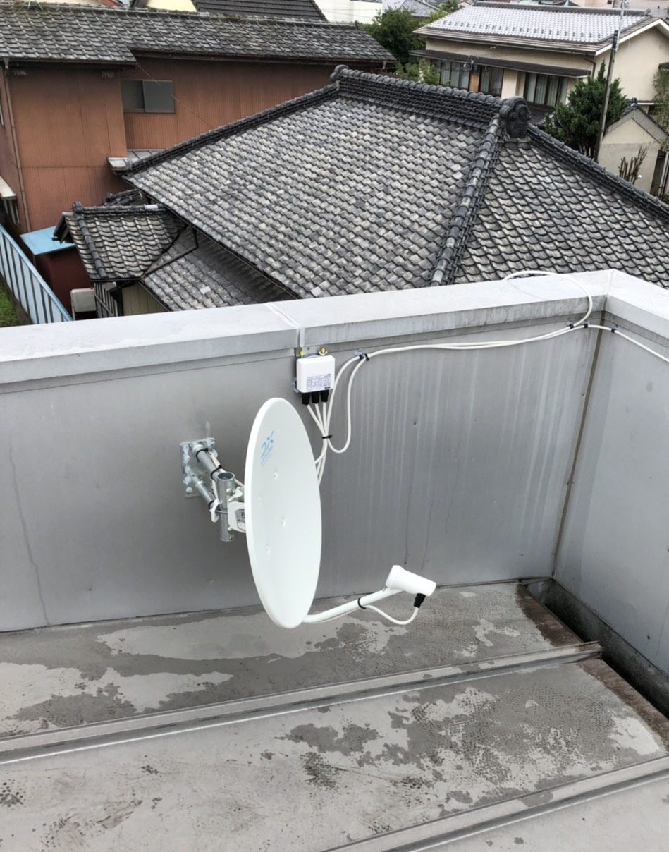 屋上のテレビアンテナ