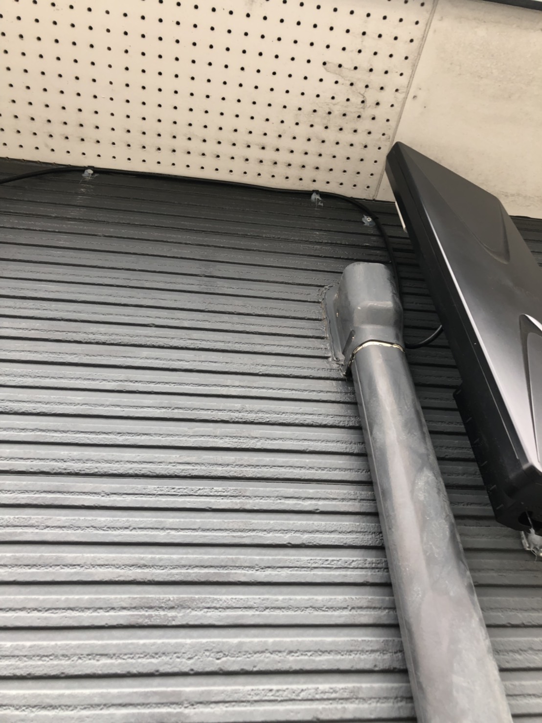 外壁に取り付けたデザインアンテナ