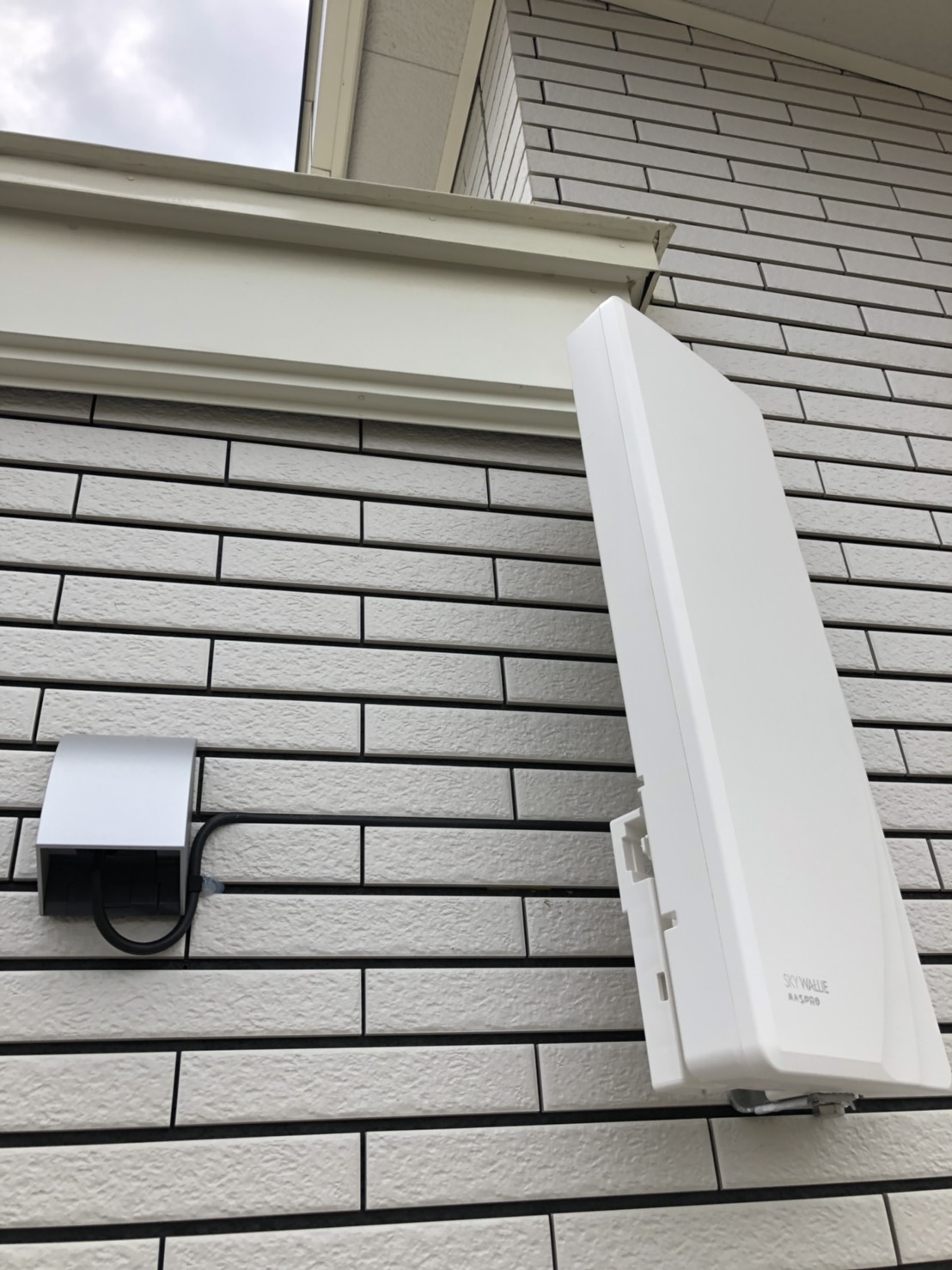 外壁に取り付けたデザインアンテナ