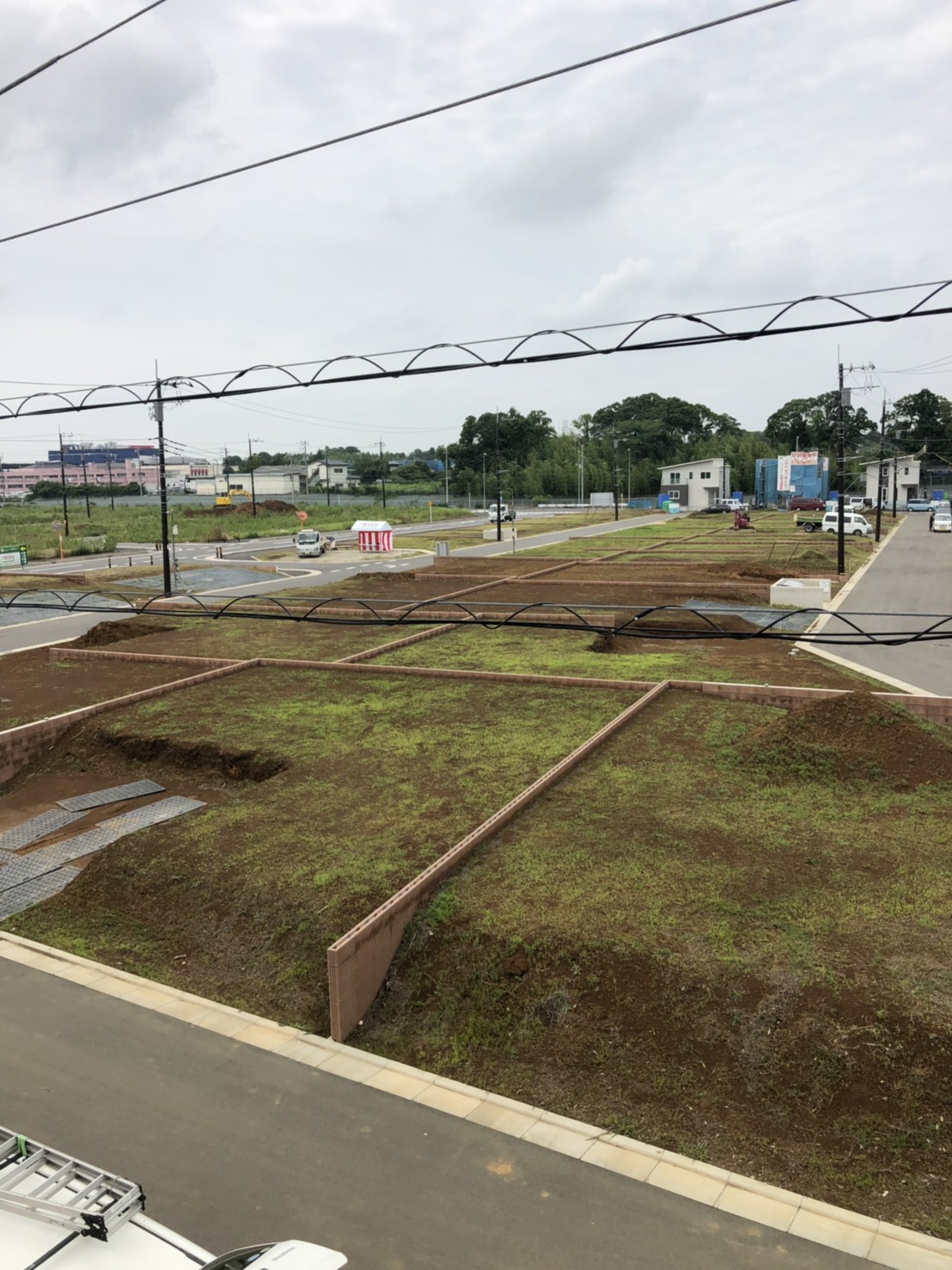 戸建住宅から見渡した分譲地