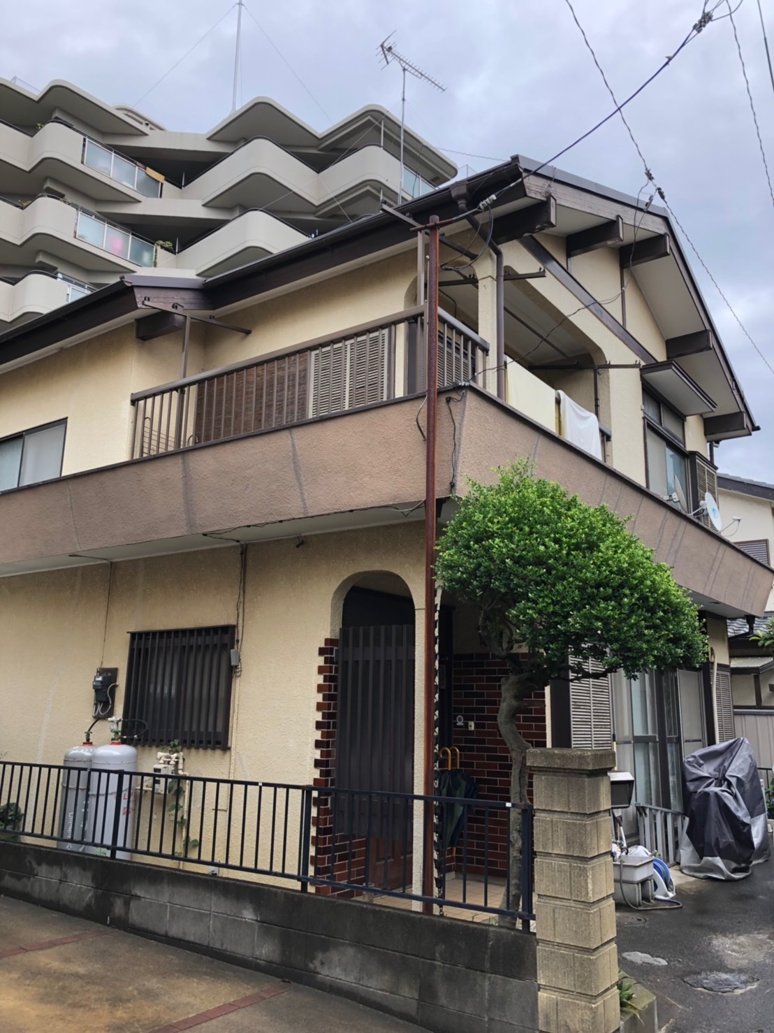 ベランダにデザインアンテナとBS/CSアンテナを設置！？【千葉県柏市】