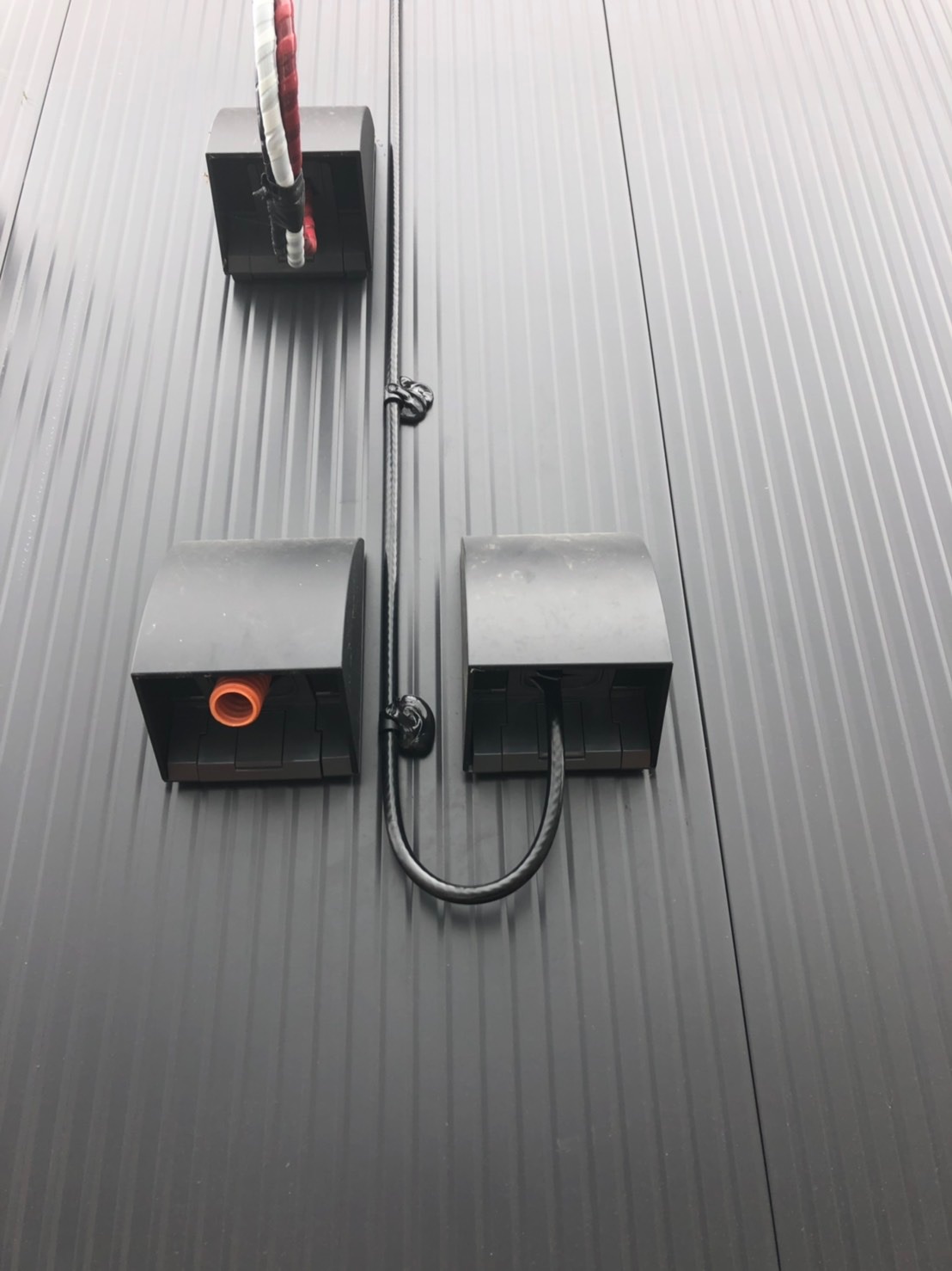 外壁に設けられた３つの引込口