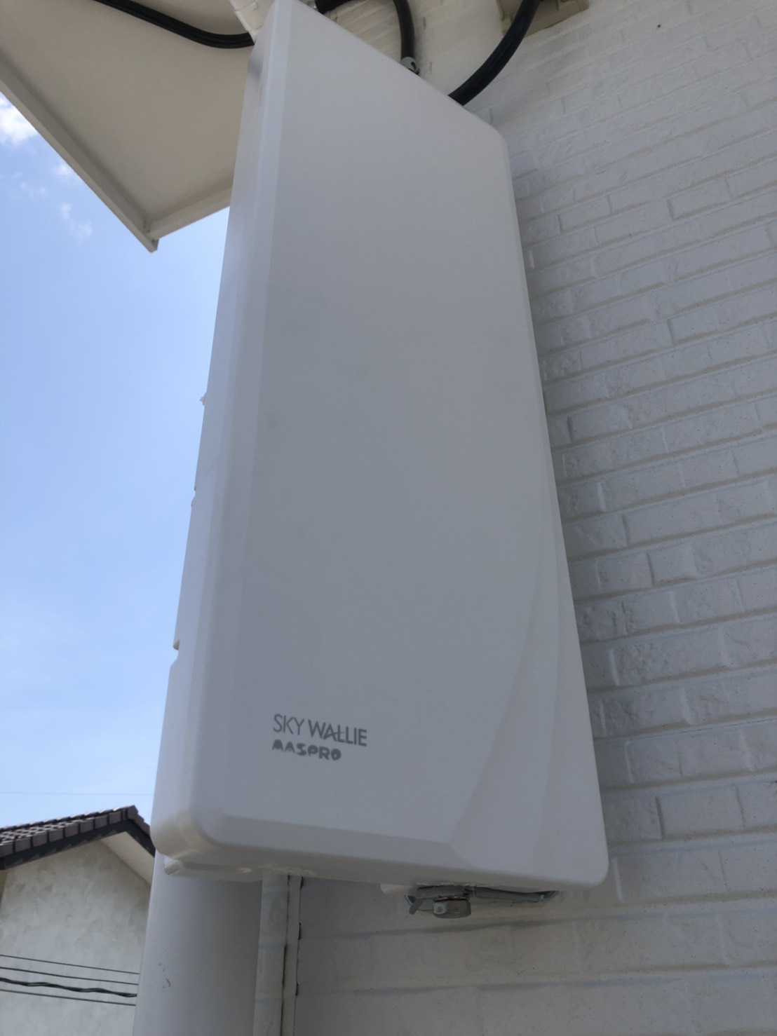 外壁に取り付けたデザインアンテナ