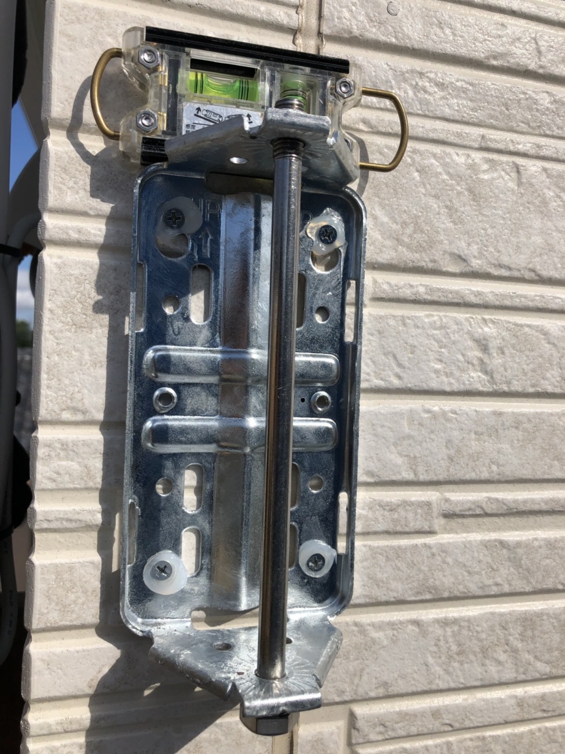 外壁の壁面取付金具