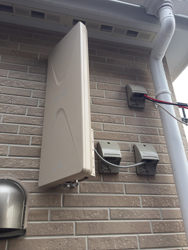 外壁に取り付けたデザインアンテナ