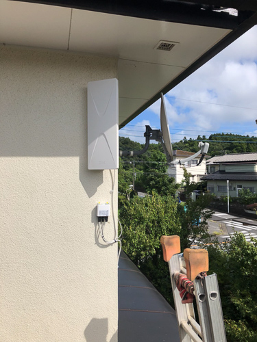 外壁に取り付けたデザインアンテナ