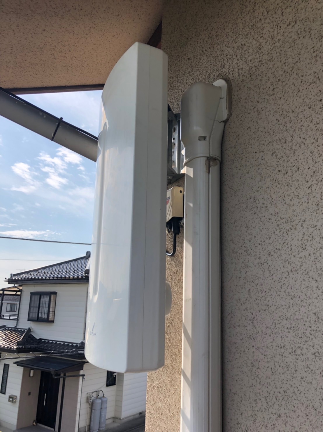 外壁に取り付けたデザインアンテナ