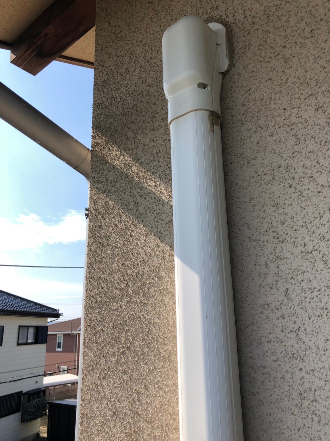 外壁に取り付けられた配管