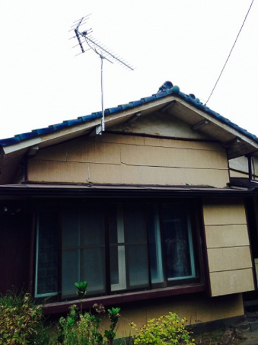 破風板に取り付けたUHFアンテナ