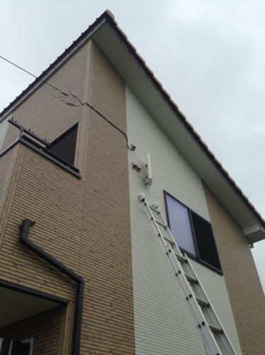 デザインアンテナを外壁に取り付けた戸建住宅
