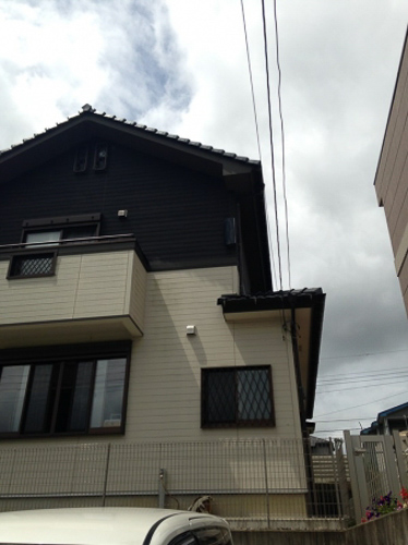 デザインアンテナを外壁に取り付けた戸建住宅