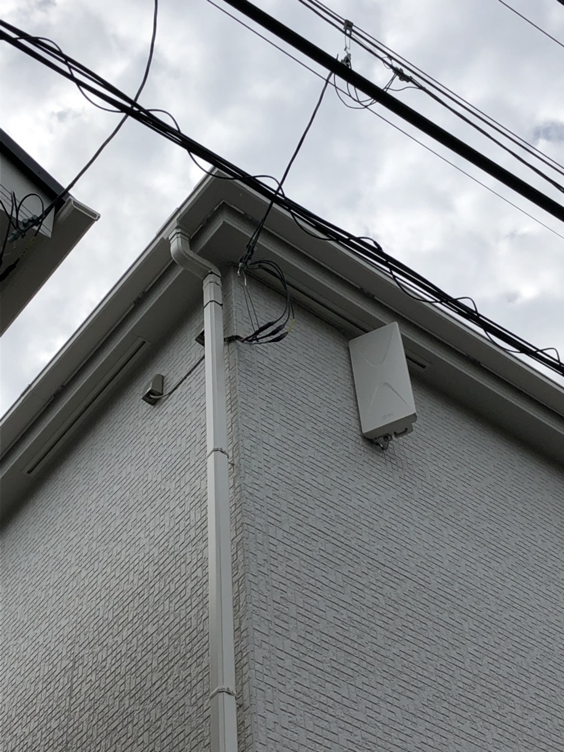 デザインアンテナを設置した住宅外壁