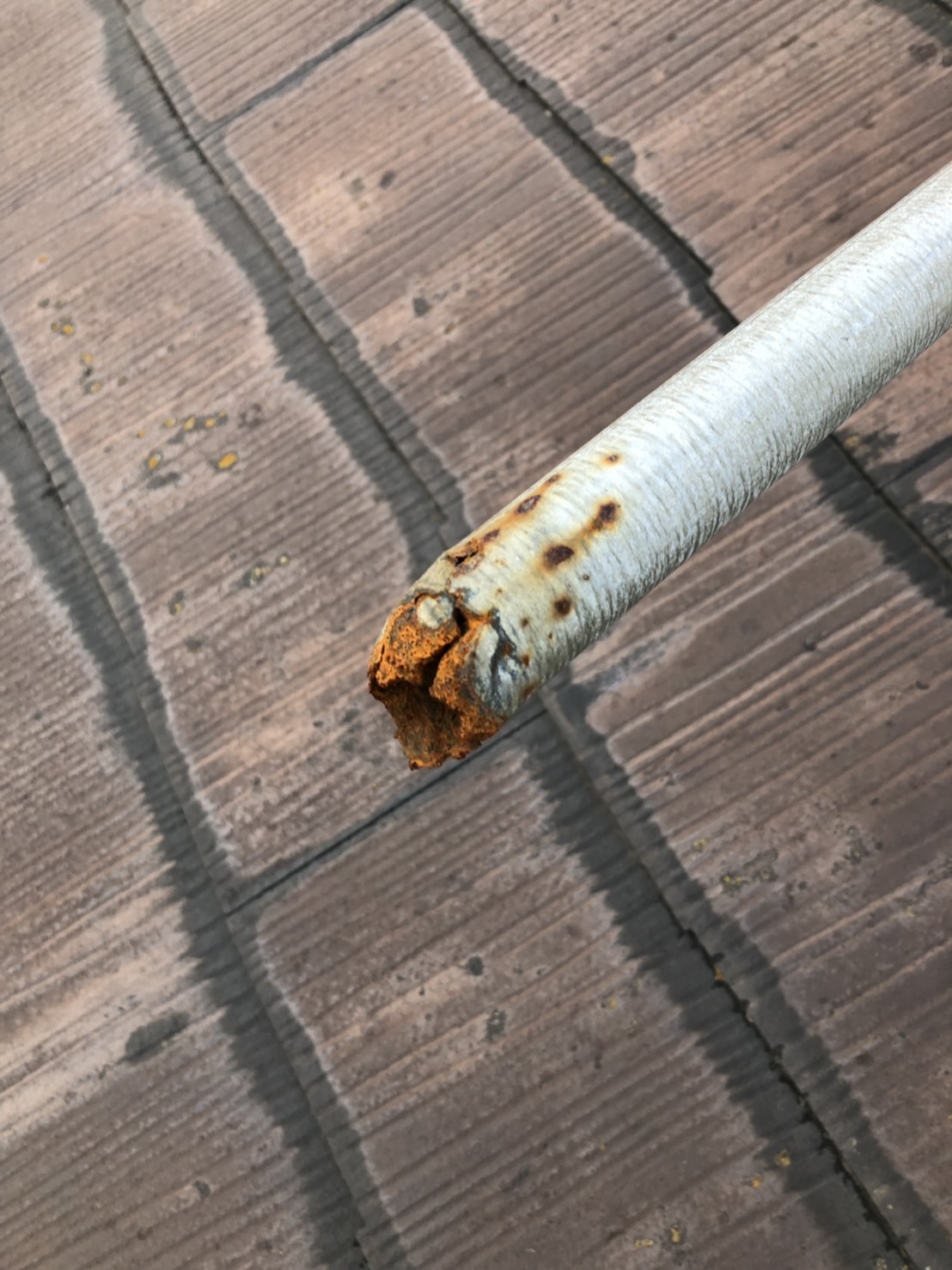 錆びて折れたマスト