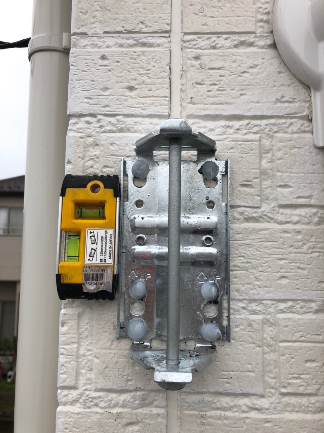 外壁の壁面取付金具