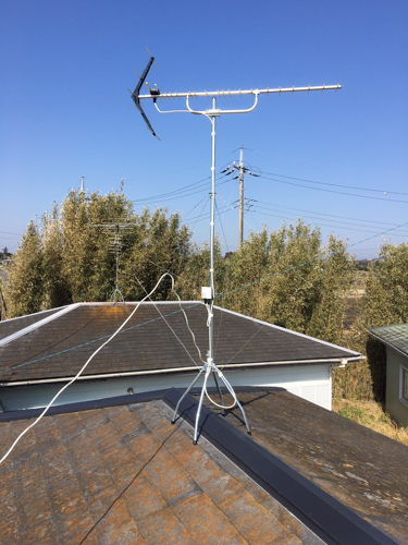 屋根上に設置したUHFアンテナ