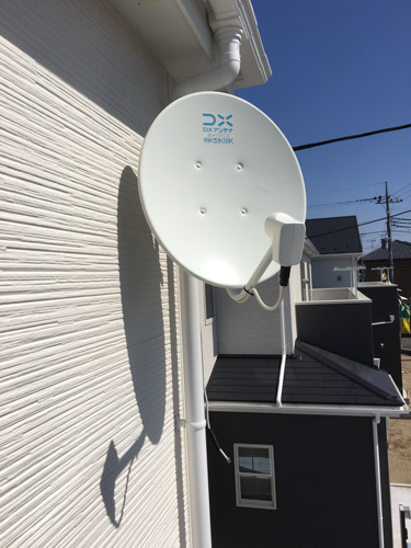 外壁に取り付けたBS/CSアンテナ