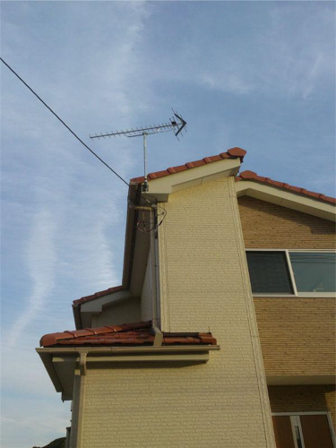 破風板に取り付けたUHFアンテナ