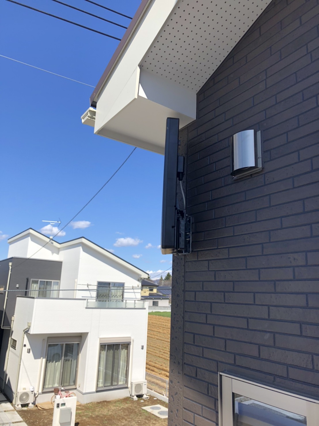 外壁に取り付けたデザインアンテナ