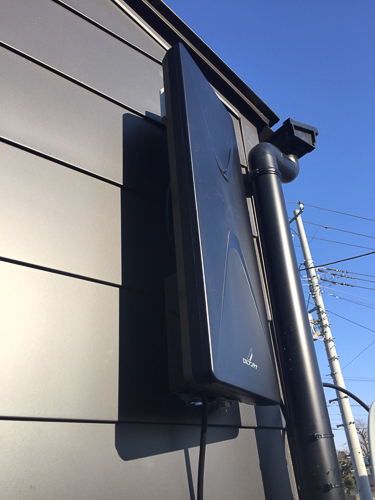 外壁に取り付けたデザインアンテナ